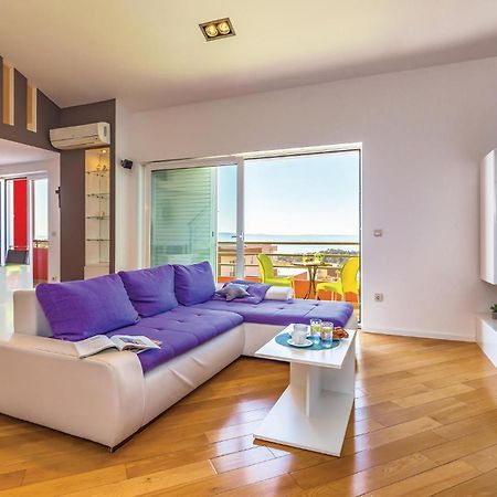 Lovely Apartment In Makarska With Kitchenette Bagian luar foto