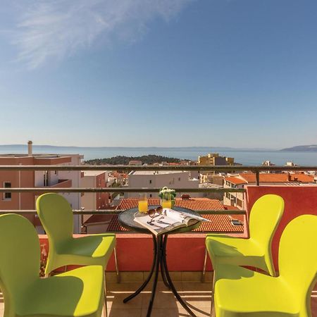 Lovely Apartment In Makarska With Kitchenette Bagian luar foto