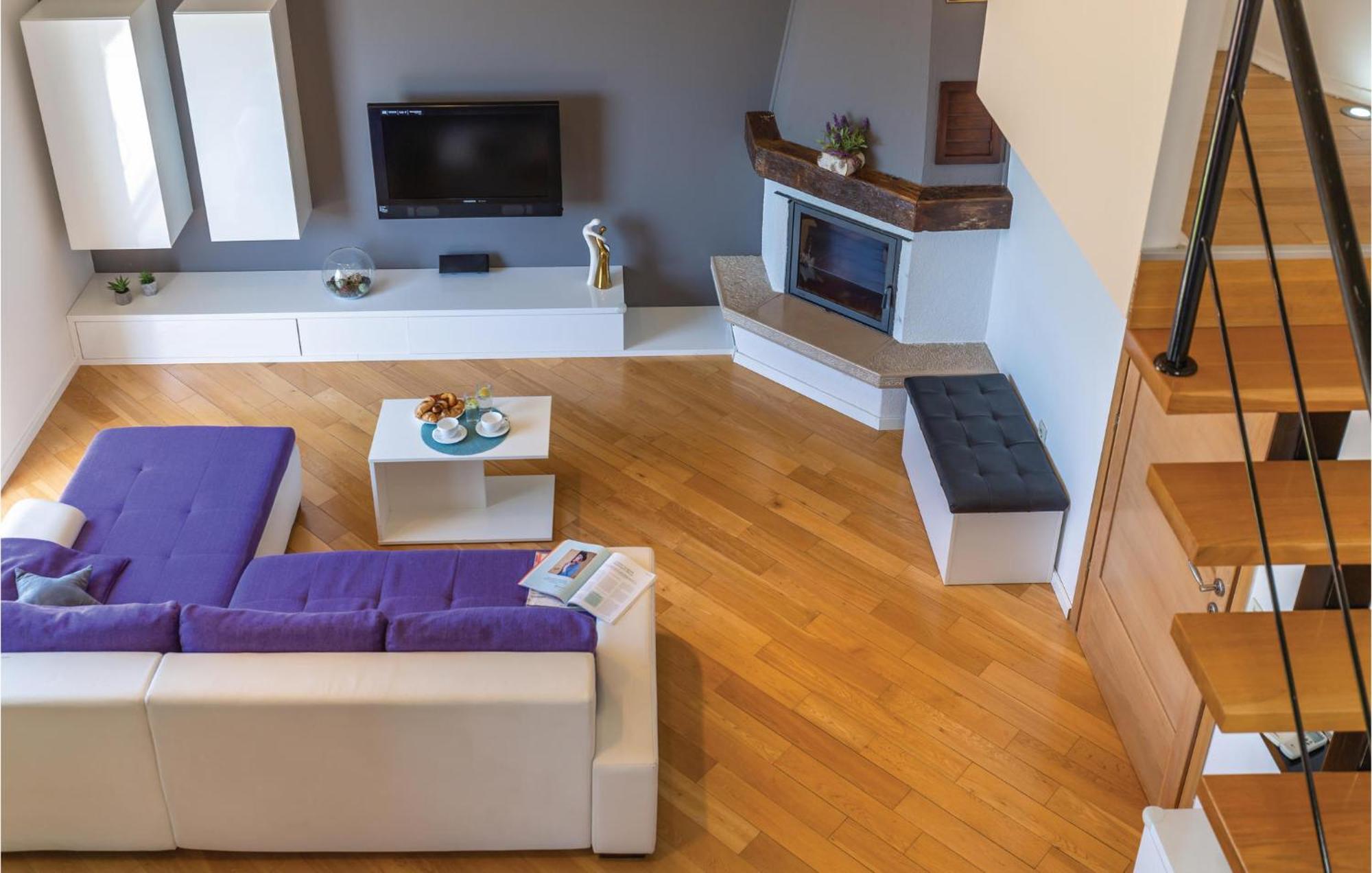 Lovely Apartment In Makarska With Kitchenette Bagian luar foto