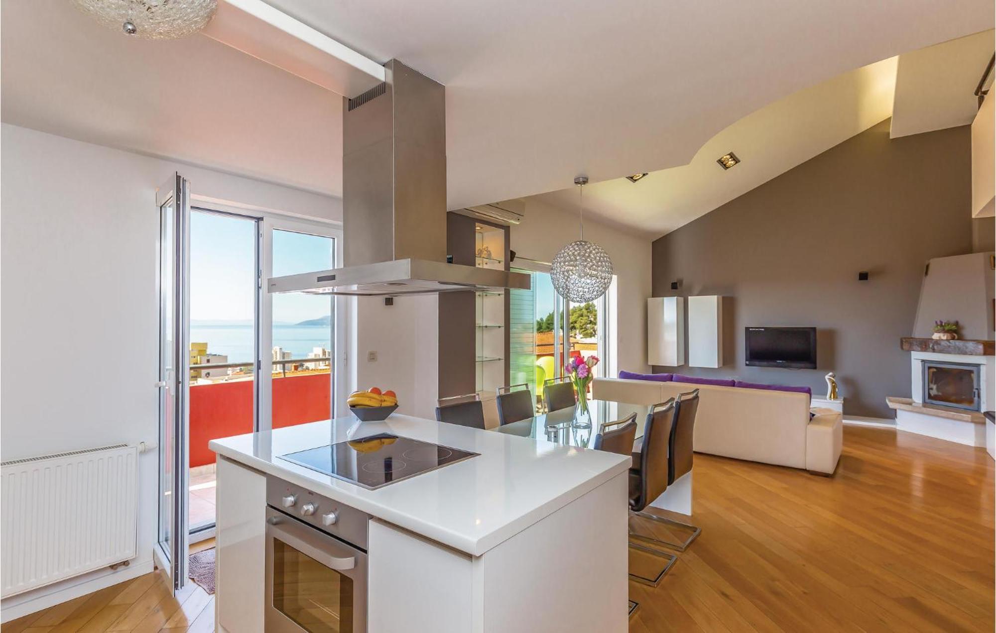 Lovely Apartment In Makarska With Kitchenette Bagian luar foto
