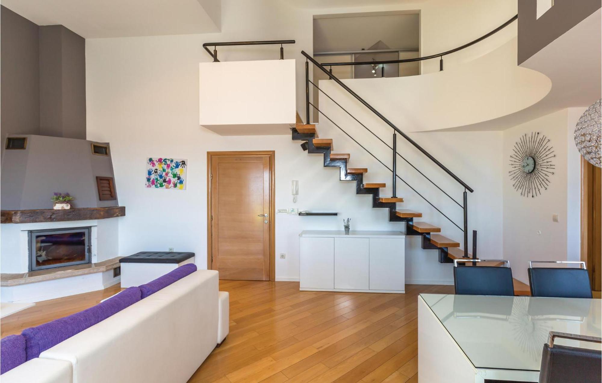 Lovely Apartment In Makarska With Kitchenette Bagian luar foto