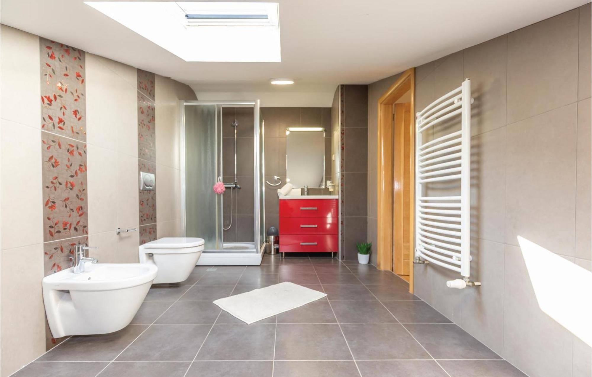 Lovely Apartment In Makarska With Kitchenette Bagian luar foto