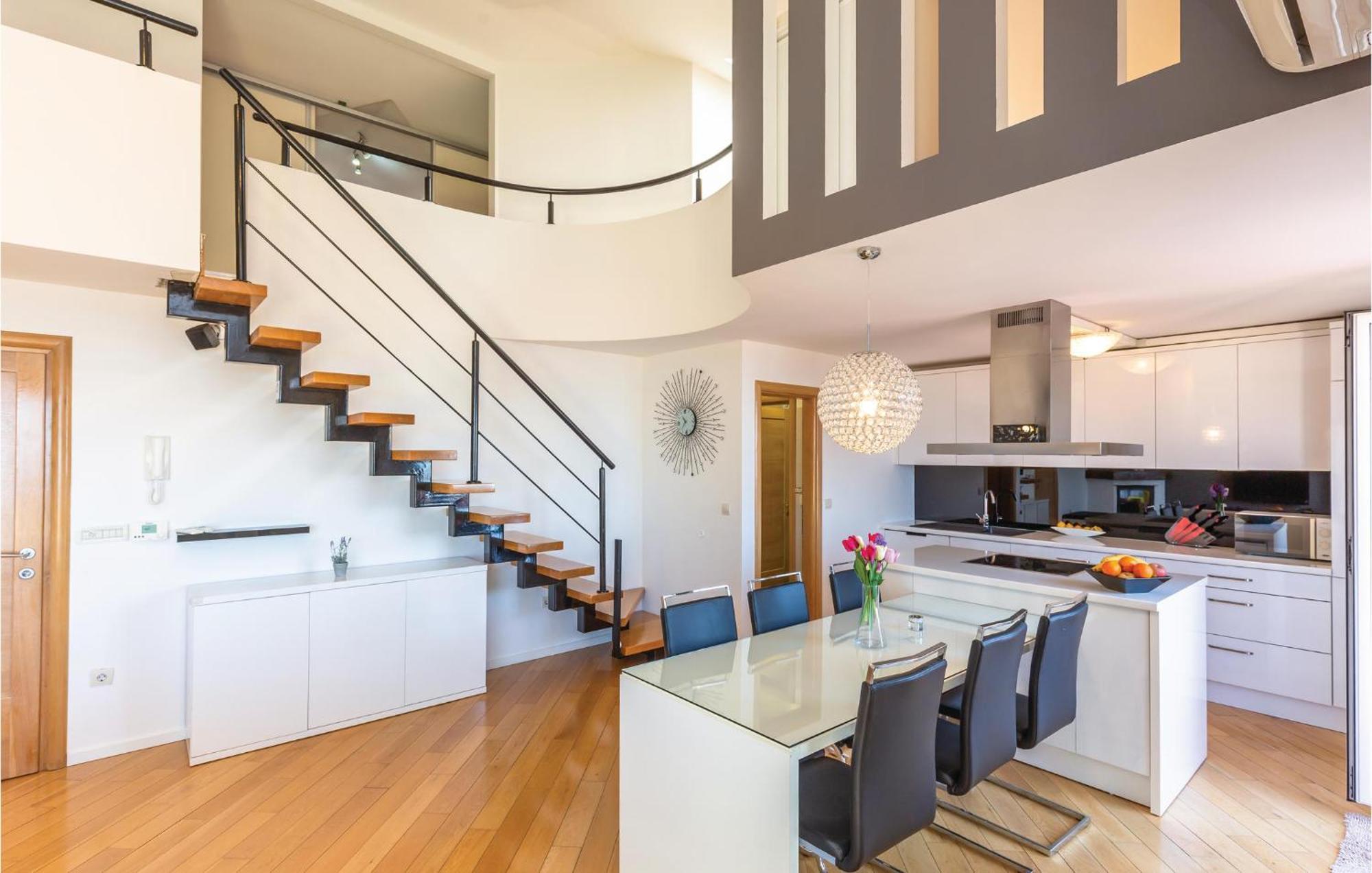 Lovely Apartment In Makarska With Kitchenette Bagian luar foto
