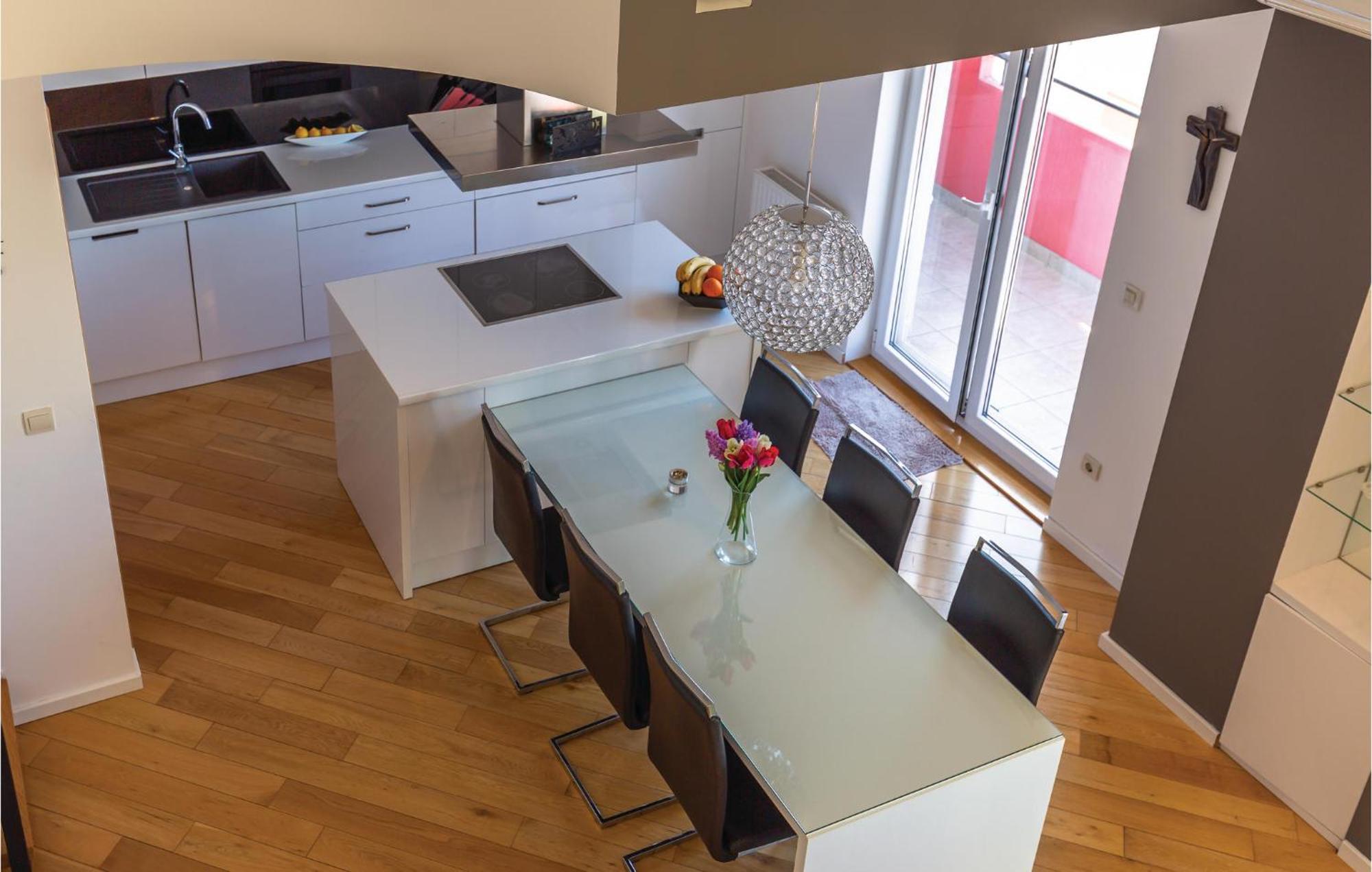 Lovely Apartment In Makarska With Kitchenette Bagian luar foto